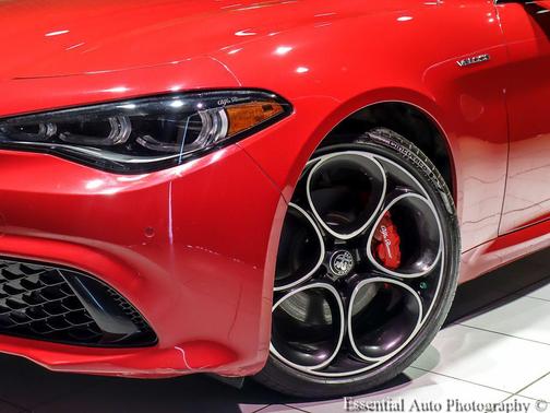 Alfa Rosso 2024 Alfa Romeo Giulia Veloce AWD