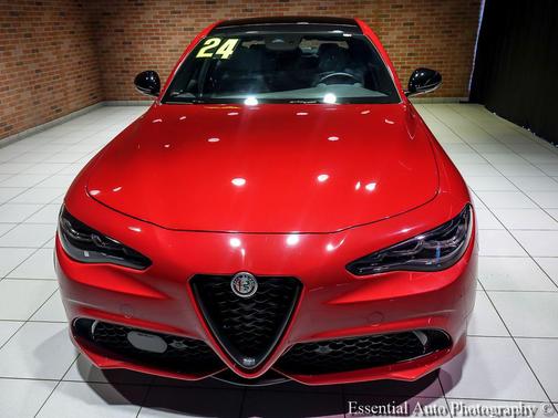Alfa Rosso 2024 Alfa Romeo Giulia Veloce AWD