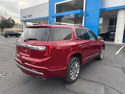 2023 GMC Acadia Denali