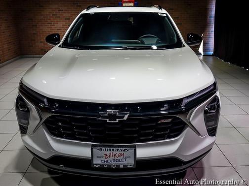 Summit White 2026 Chevrolet Trax FWD 2RS