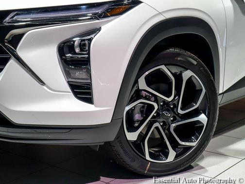 Summit White 2026 Chevrolet Trax FWD 2RS