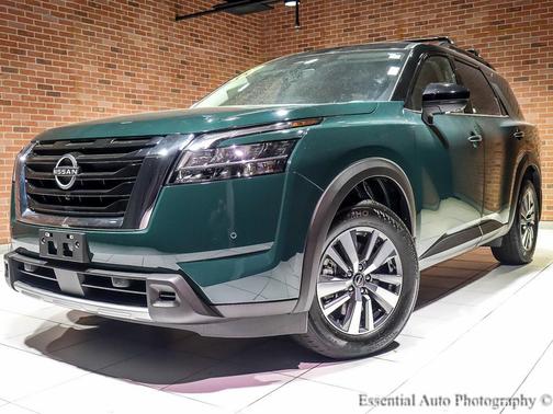 2023 Nissan Pathfinder SL 4WD