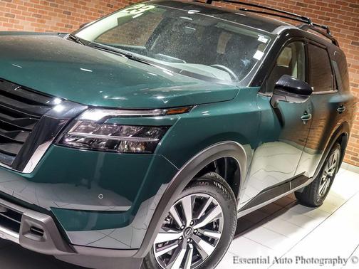 2023 Nissan Pathfinder SL 4WD