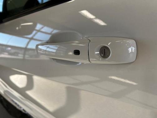 Photo 2 of 43 of 2021 Jeep Grand Cherokee Laredo X
