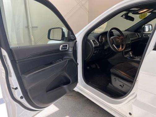Photo 5 of 43 of 2021 Jeep Grand Cherokee Laredo X