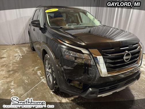 2025 Nissan Pathfinder SL 4WD