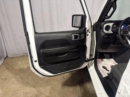 Bright White Clearcoat 2025 Jeep Wrangler Sahara