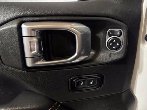 Bright White Clearcoat 2025 Jeep Wrangler Sahara