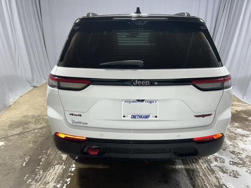 2022 Jeep Grand Cherokee Trailhawk