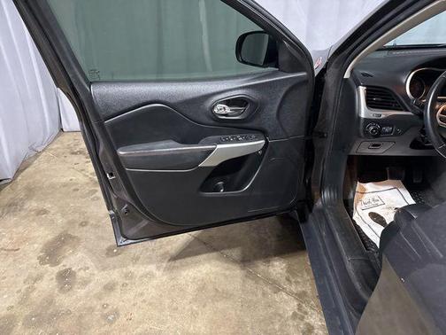 Granite Crystal Metallic Clearcoat 2018 Jeep Cherokee Trailhawk