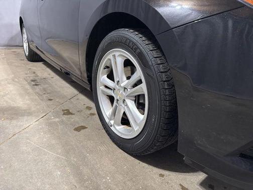 Mosaic Black Metallic 2016 Chevrolet Cruze LT Auto