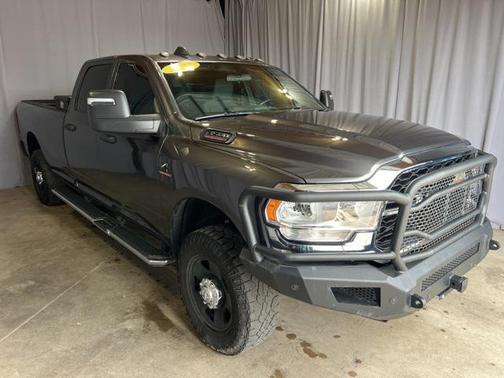 2023 RAM 3500 Tradesman Crew Cab 4x4 8' Box
