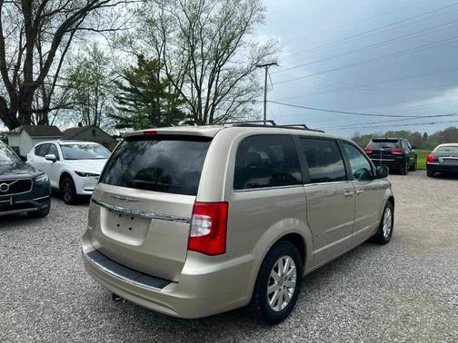 2013 Chrysler Town & Country Touring