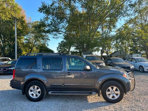 2010 Nissan Pathfinder SE