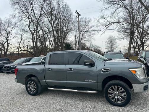 2017 Nissan Titan SV