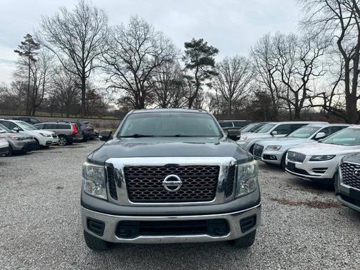 2017 Nissan Titan SV