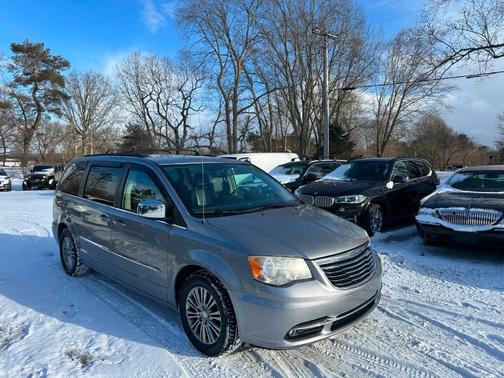 2014 Chrysler Town & Country Touring-L