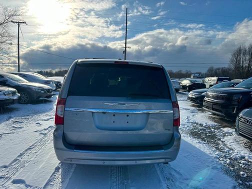 2014 Chrysler Town & Country Touring-L