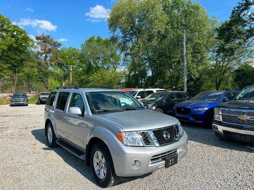 Silver Lightning 2011 Nissan Pathfinder SV