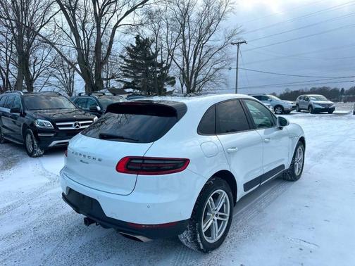 2017 Porsche Macan Base