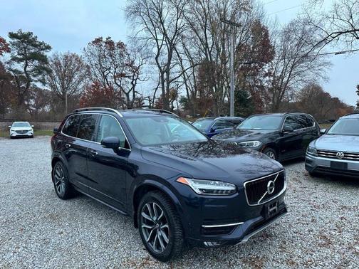 2016 Volvo XC90 T6 Momentum