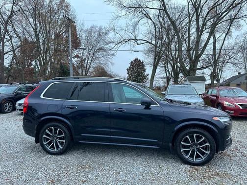 2016 Volvo XC90 T6 Momentum