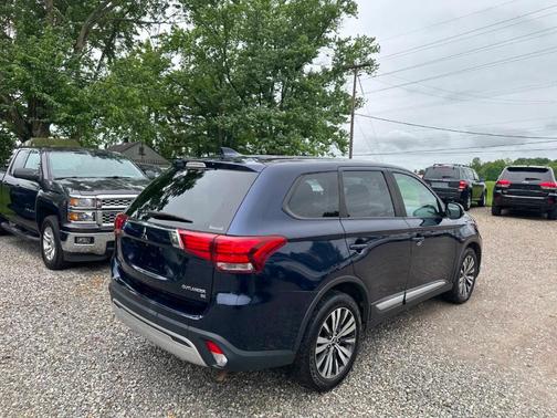 Blue 2019 Mitsubishi Outlander SE
