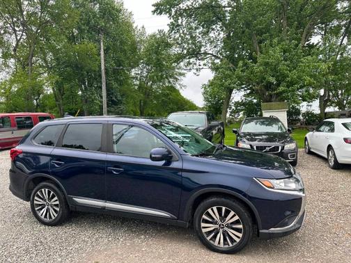 Blue 2019 Mitsubishi Outlander SE