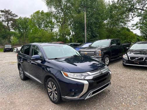 Blue 2019 Mitsubishi Outlander SE