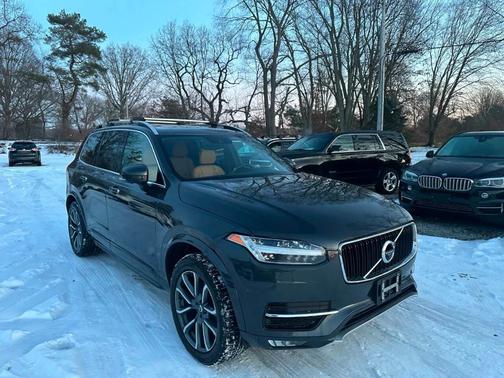 2017 Volvo XC90 T6 Momentum