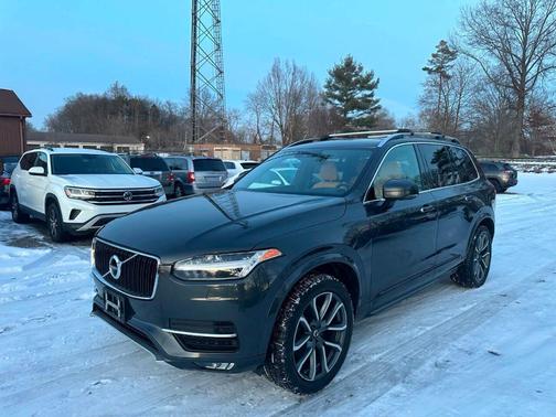 2017 Volvo XC90 T6 Momentum