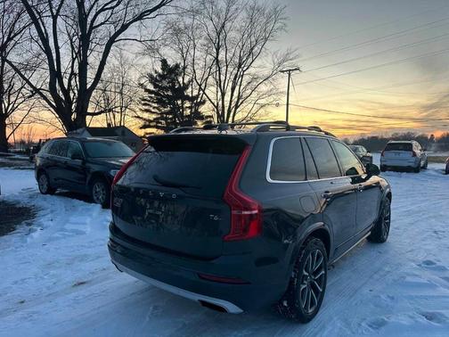 2017 Volvo XC90 T6 Momentum