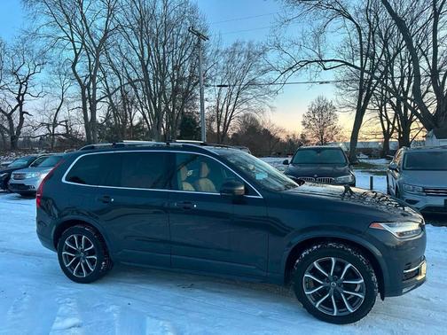 2017 Volvo XC90 T6 Momentum