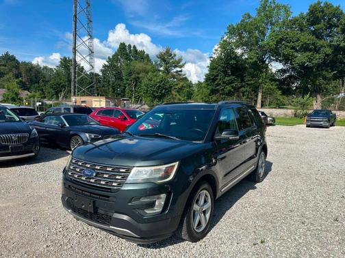 Green 2016 Ford Explorer XLT