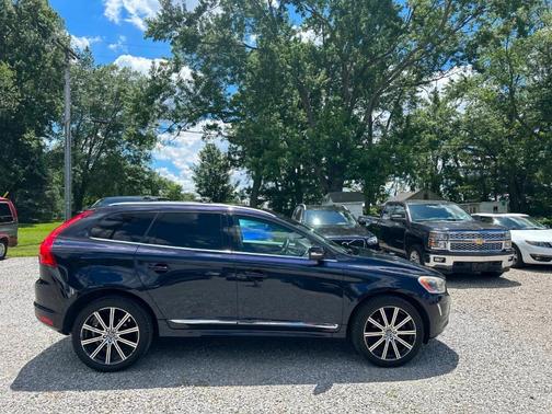 Blue 2017 Volvo XC60 T6 Inscription
