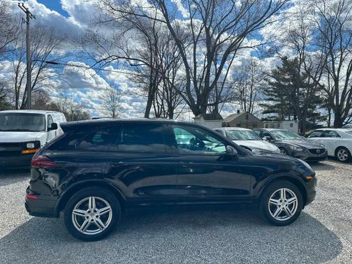 2017 Porsche Cayenne Platinum Edition