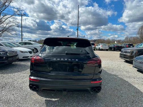 2017 Porsche Cayenne Platinum Edition