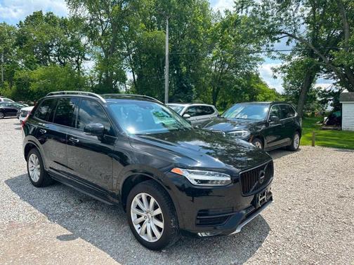 2016 Volvo XC90 T6 Momentum