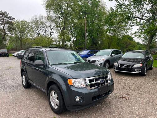 Blue 2009 Ford Escape XLT