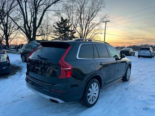 2016 Volvo XC90 T6 Momentum