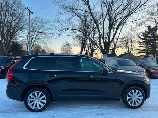 2016 Volvo XC90 T6 Momentum