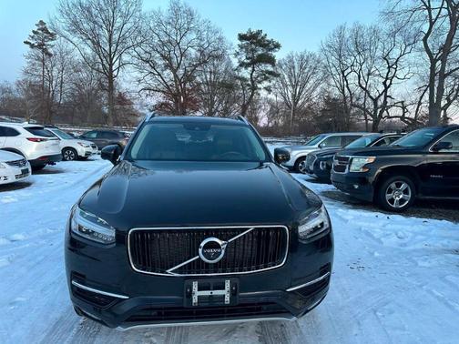 2016 Volvo XC90 T6 Momentum