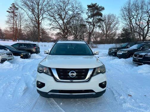 2017 Nissan Pathfinder SL