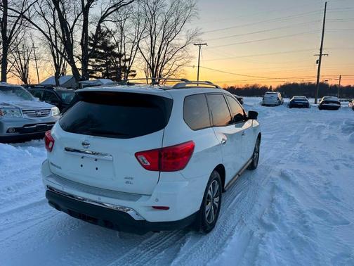 2017 Nissan Pathfinder SL