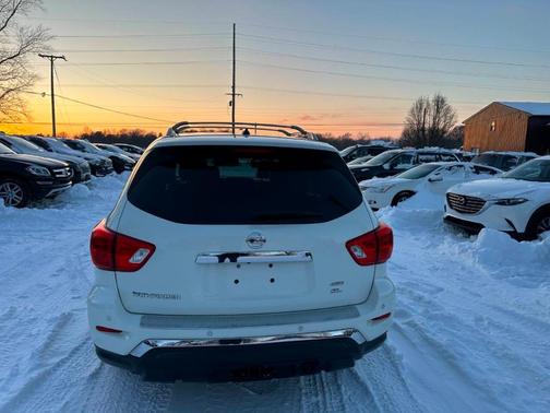 2017 Nissan Pathfinder SL