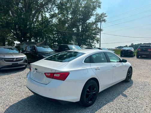 White 2017 Chevrolet Malibu 1LT