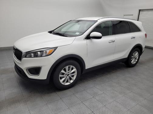 Snow White Pearl 2018 Kia Sorento LX