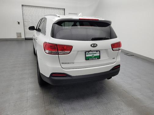 Snow White Pearl 2018 Kia Sorento LX
