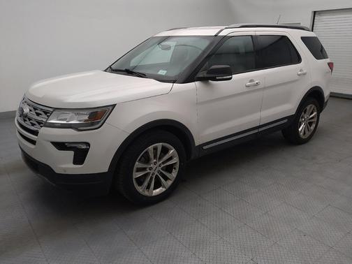 White Platinum Metallic Tri-Coat 2019 Ford Explorer XLT