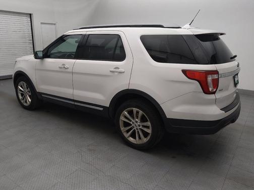 White Platinum Metallic Tri-Coat 2019 Ford Explorer XLT